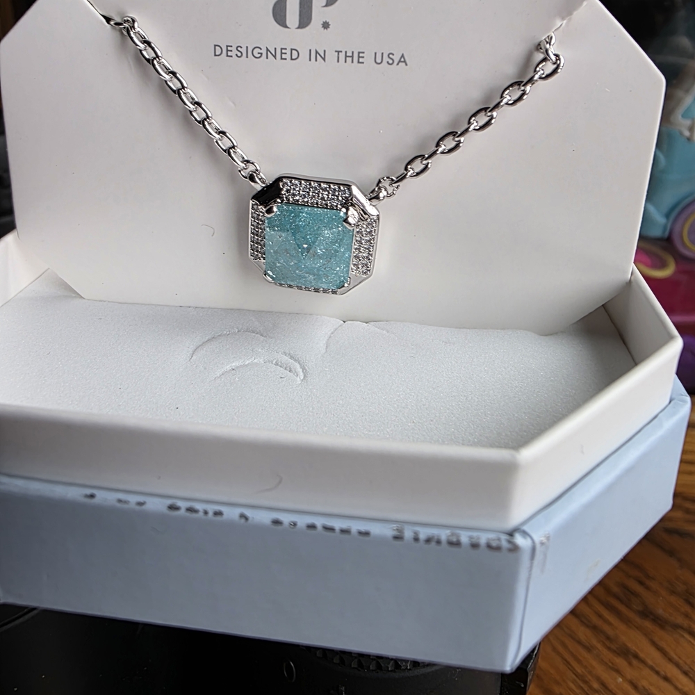 Chic Silver Necklace with Turquoise Pendant
